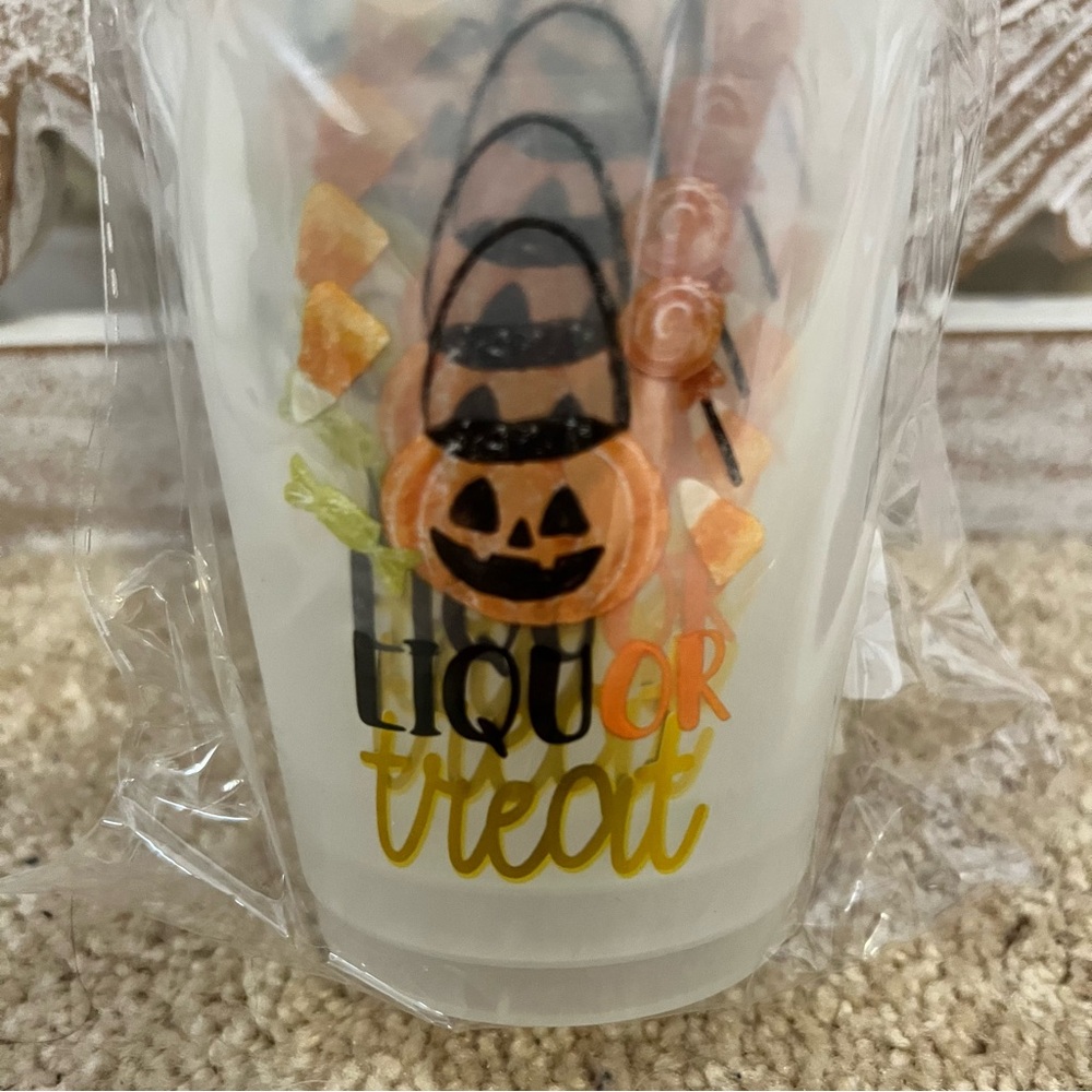 NWT Mudpie Halloween Liqu or Treat Glow In the Dark Funny Plastic Cup Set of 8 - Picture 3 of 5